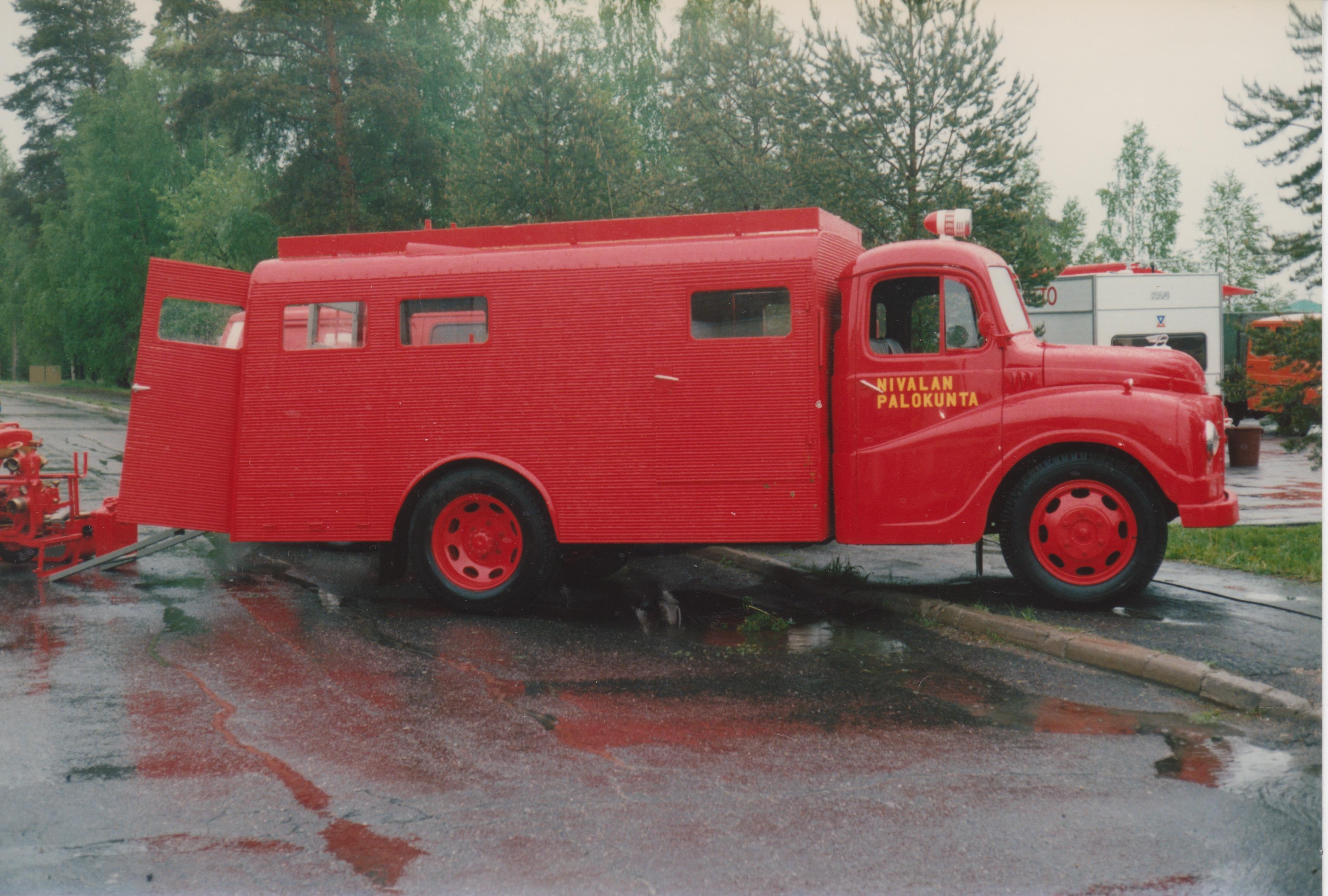 Mutta tämä paloauto oli samuuttamassa kunnasiraalan rakennustyömaan tulipaloa v 1953 !