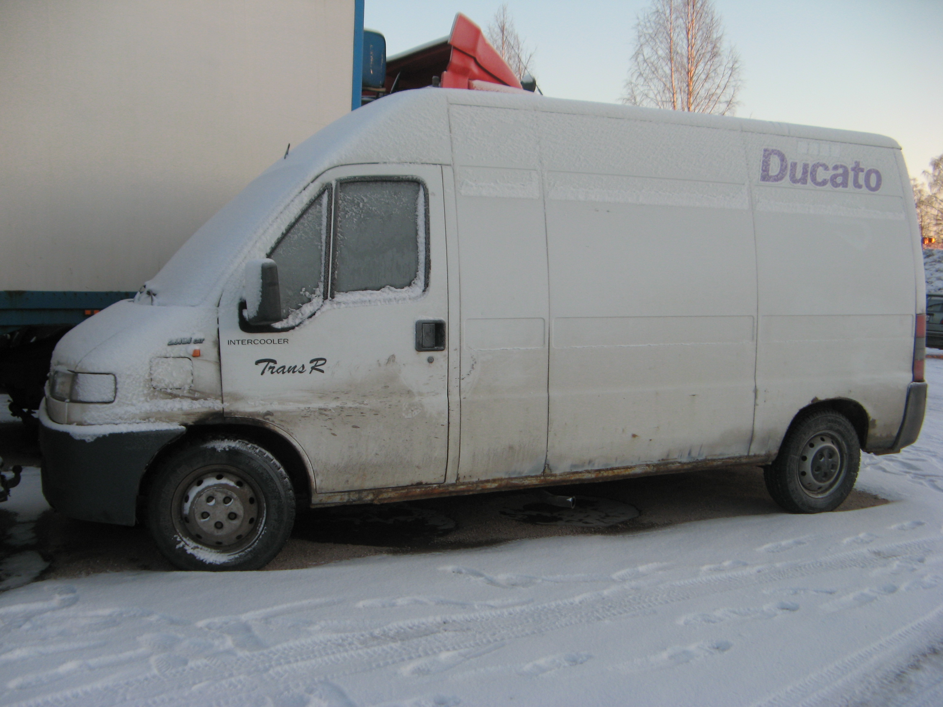 Toreille mentiin pakettiautoilla Nivallasta käsin.Smalla vietiin täyttökuormat.rekast ja toribussit olivat parkissa hyvillä paikoilla ,mihin oli perjantaina jäteyty.. Dukatot olivat hyviä..Kyllä miljoona kilometriä tälläkin,Reimarilla ajettiin..ovet tahtoivat ensinnä loppua..